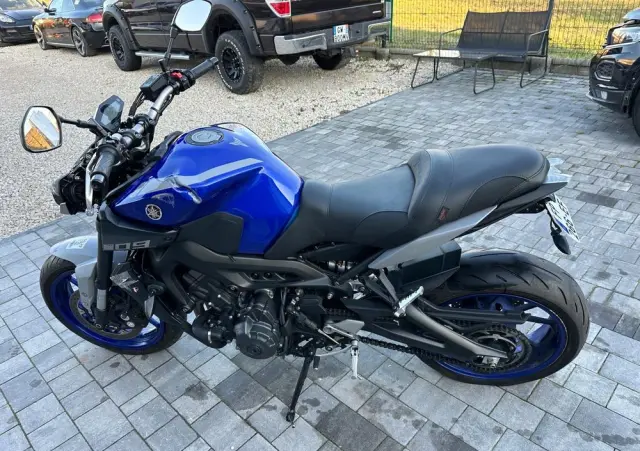 YAMAHA MT 
