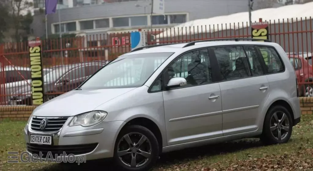 VOLKSWAGEN Touran 