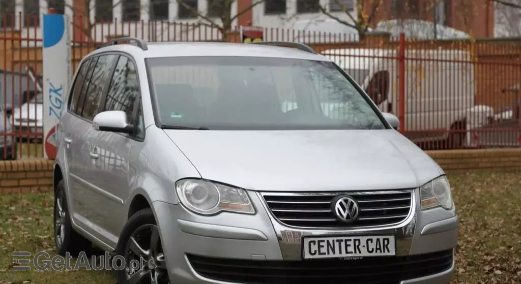 VOLKSWAGEN Touran 