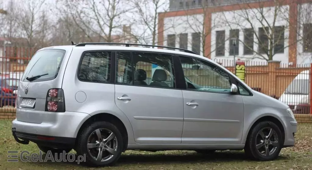 VOLKSWAGEN Touran 