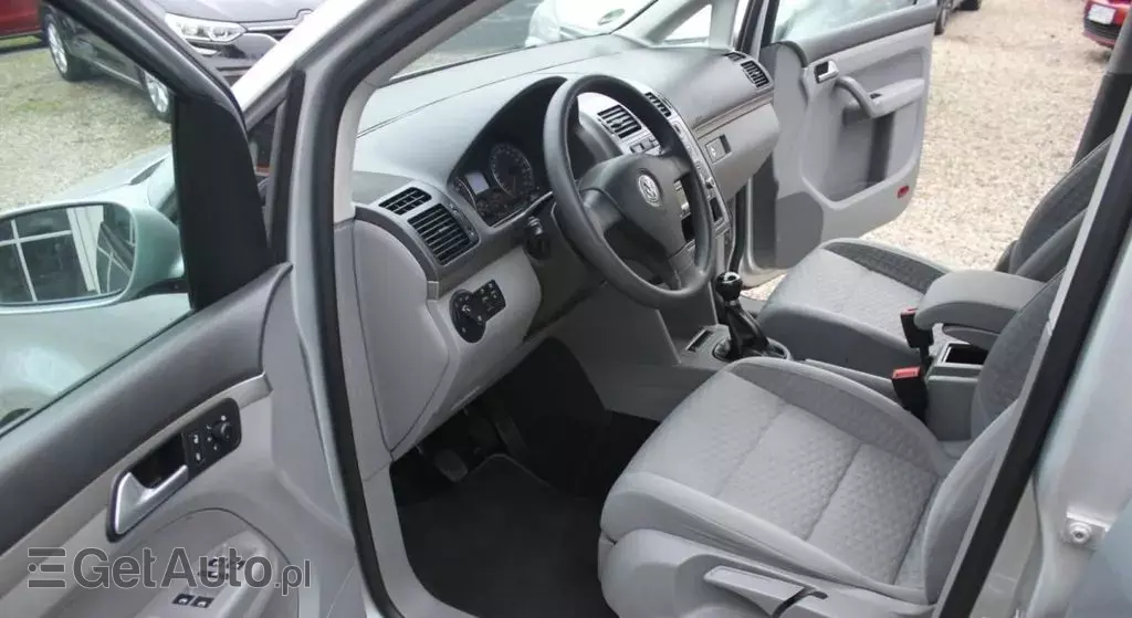 VOLKSWAGEN Touran 