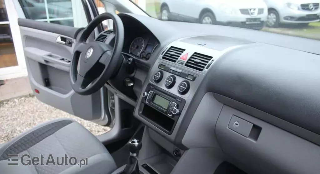 VOLKSWAGEN Touran 