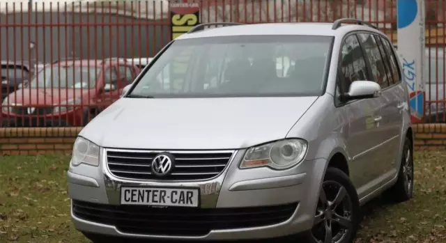 VOLKSWAGEN Touran 