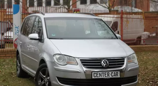 VOLKSWAGEN Touran 