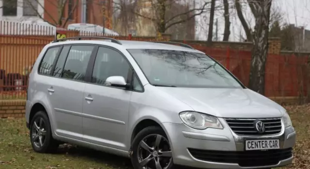 VOLKSWAGEN Touran 