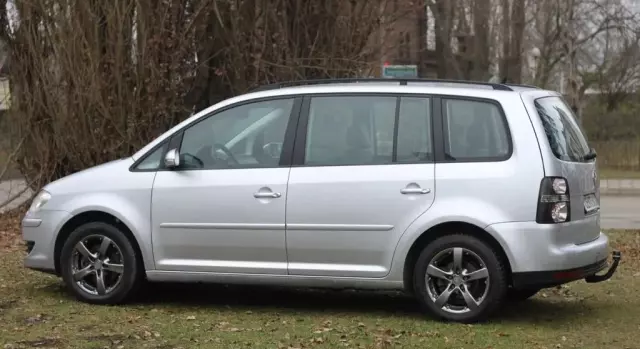 VOLKSWAGEN Touran 