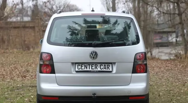 VOLKSWAGEN Touran 