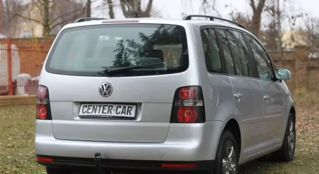 VOLKSWAGEN Touran 