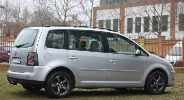 VOLKSWAGEN Touran 