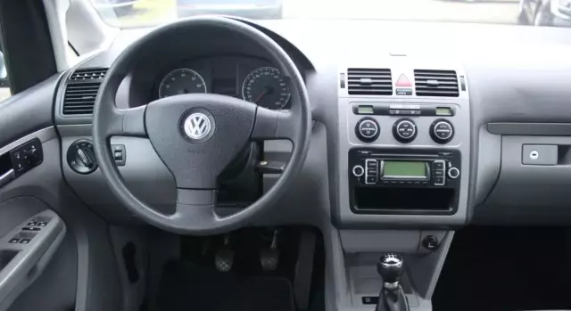 VOLKSWAGEN Touran 