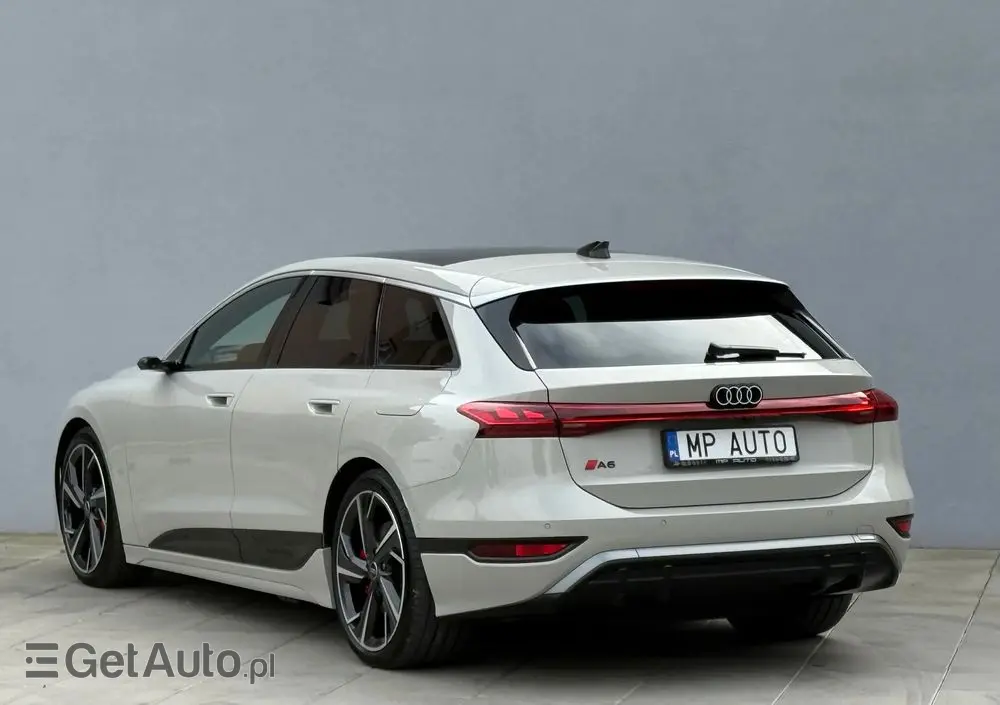 AUDI A6 Avant e-tron 