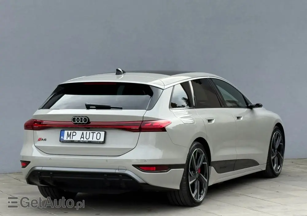 AUDI A6 Avant e-tron 