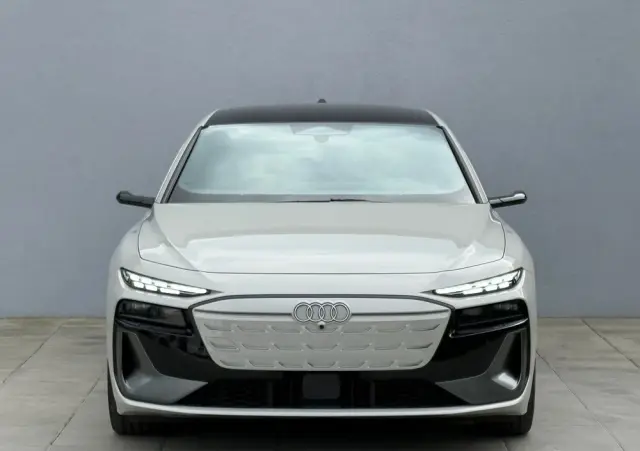 AUDI A6 Avant e-tron 