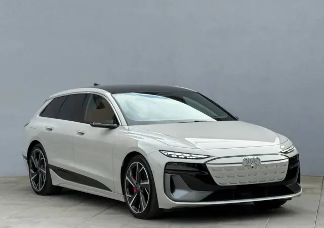 AUDI A6 Avant e-tron 