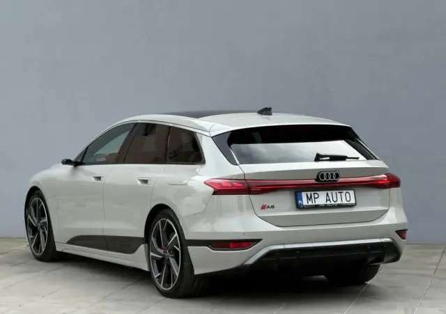 AUDI A6 Avant e-tron 