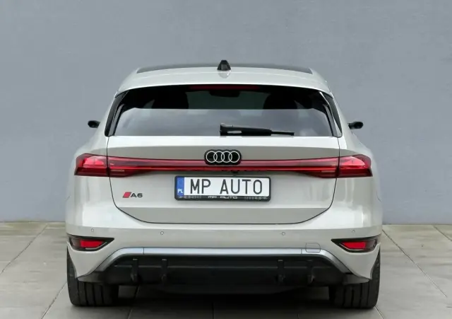 AUDI A6 Avant e-tron 