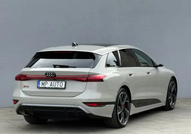 AUDI A6 Avant e-tron 