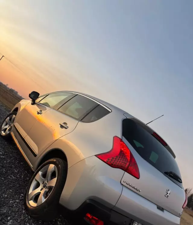 PEUGEOT 3008 