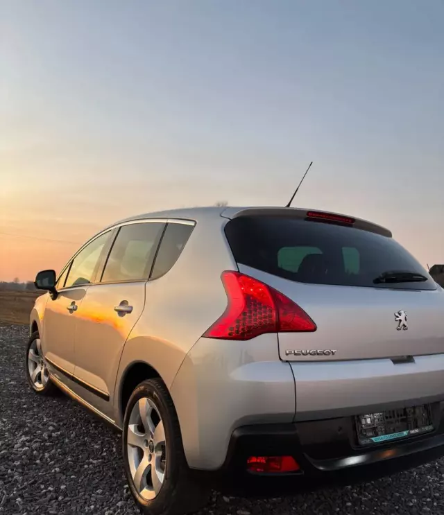 PEUGEOT 3008 