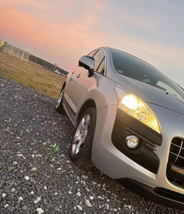PEUGEOT 3008 