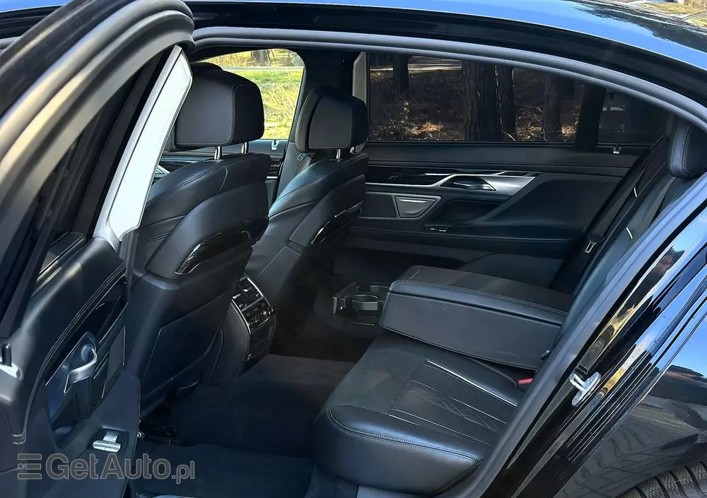 BMW Seria 7 750i xDrive