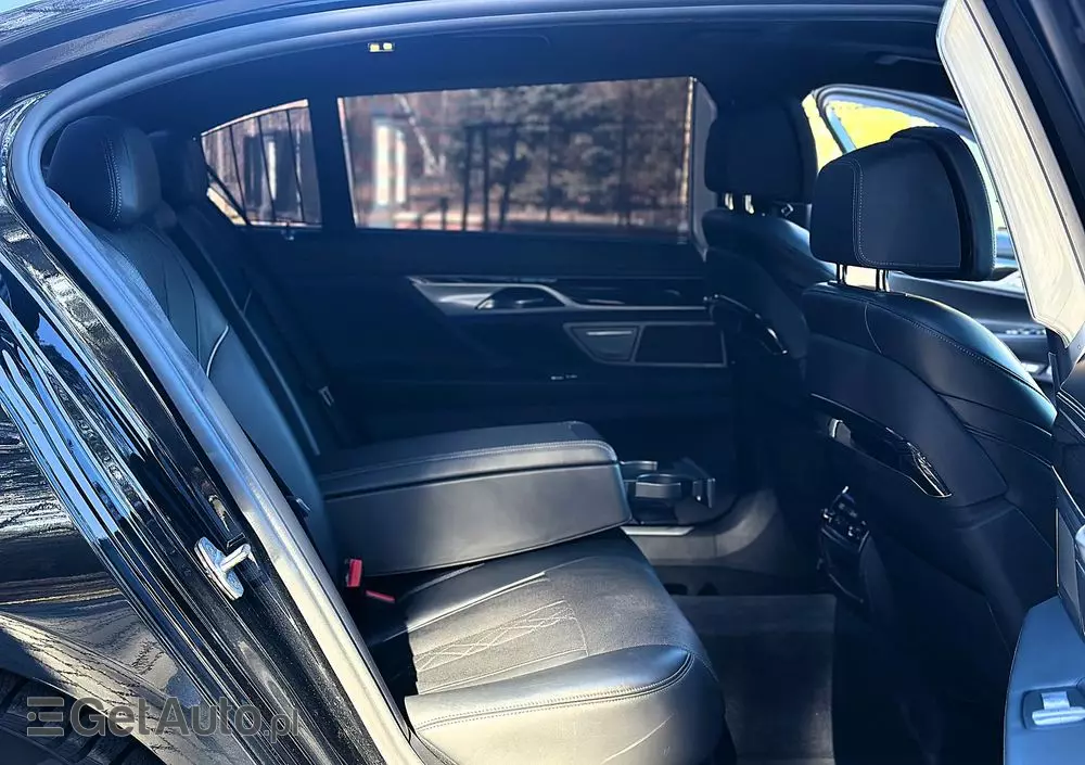 BMW Seria 7 750i xDrive