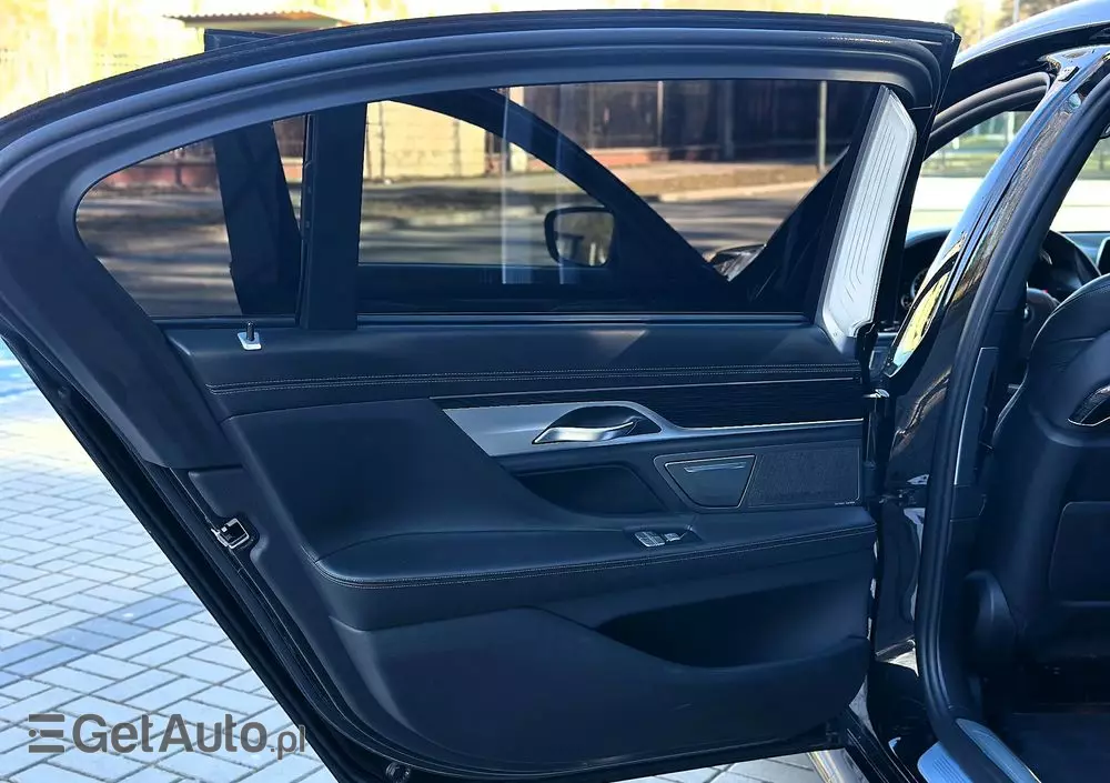 BMW Seria 7 750i xDrive