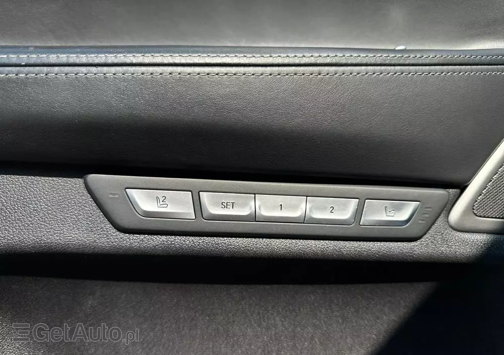 BMW Seria 7 750i xDrive