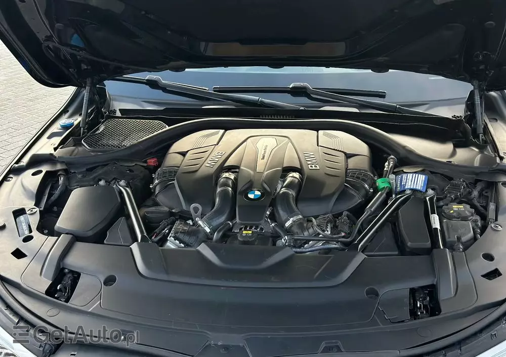 BMW Seria 7 750i xDrive