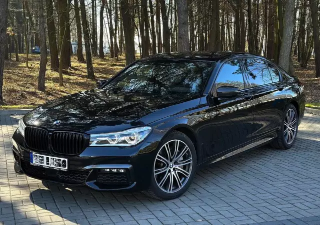 BMW Seria 7 750i xDrive