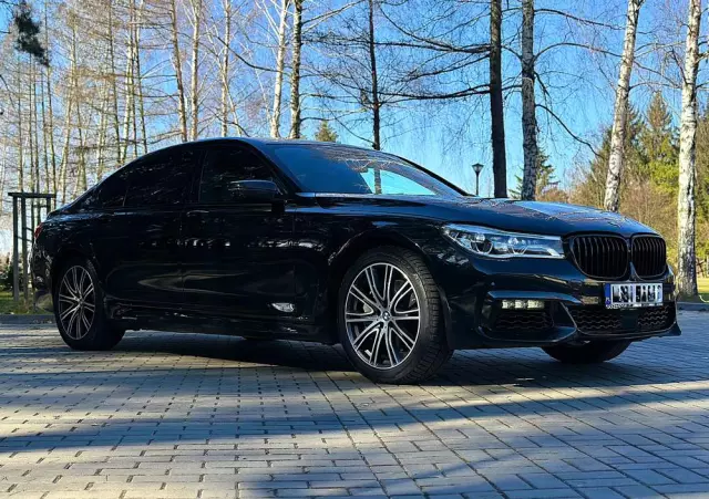 BMW Seria 7 750i xDrive