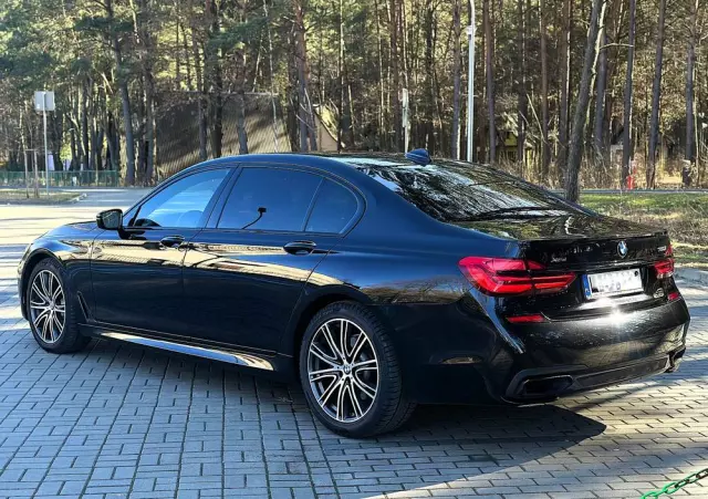 BMW Seria 7 750i xDrive