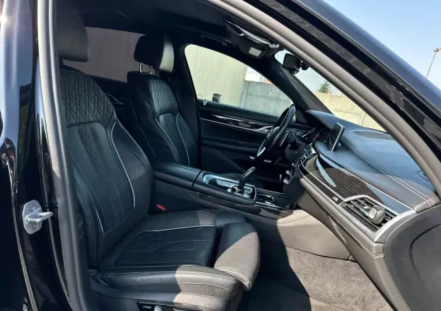 BMW Seria 7 750i xDrive