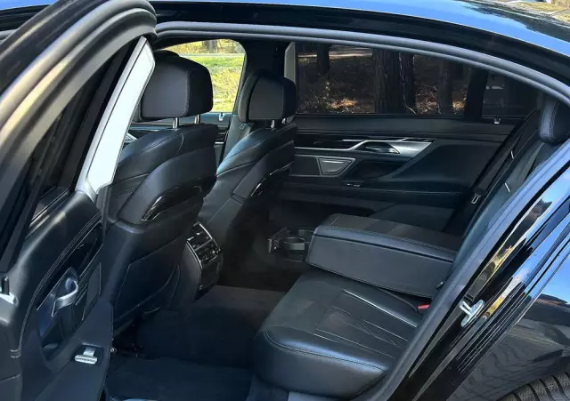 BMW Seria 7 750i xDrive