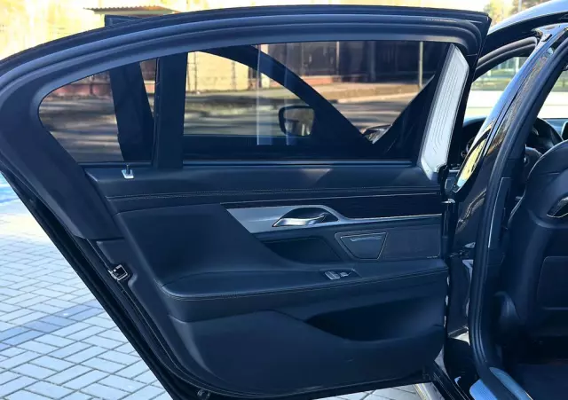 BMW Seria 7 750i xDrive