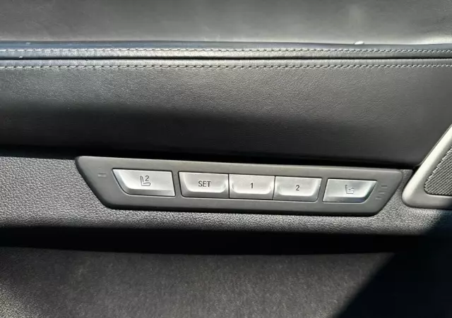 BMW Seria 7 750i xDrive