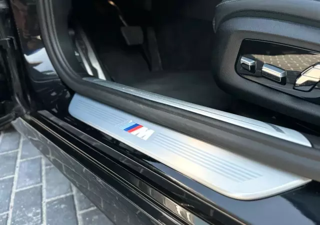 BMW Seria 7 750i xDrive