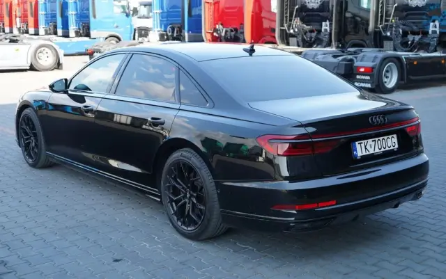 AUDI A8 