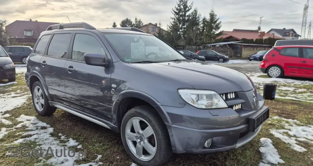 MITSUBISHI Outlander 2.4 4WD Intense