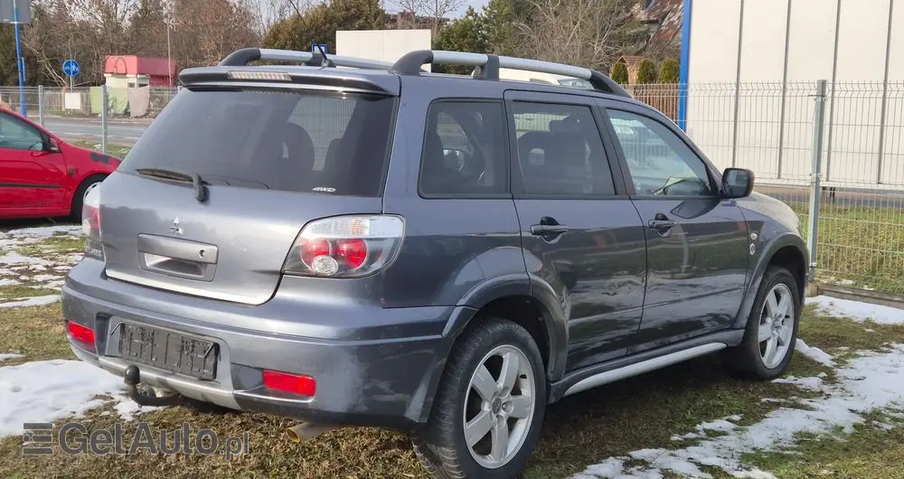MITSUBISHI Outlander 2.4 4WD Intense