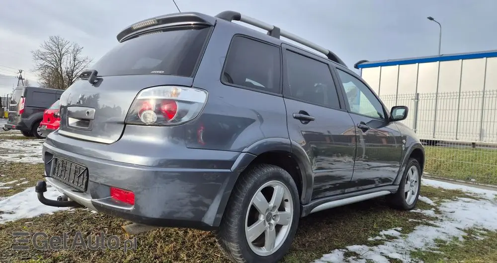 MITSUBISHI Outlander 2.4 4WD Intense