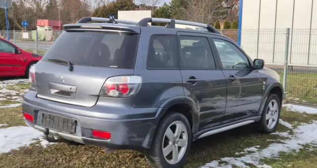 MITSUBISHI Outlander 2.4 4WD Intense
