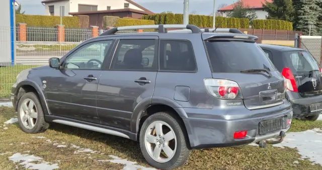 MITSUBISHI Outlander 2.4 4WD Intense