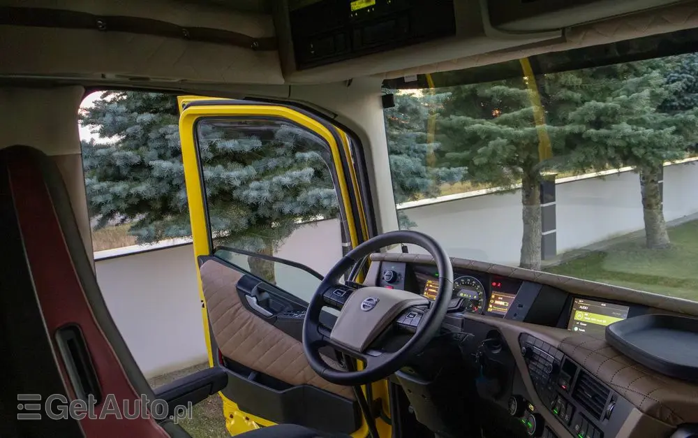 VOLVO VOLVO///FH///500///2018///HDS/// PALFINGER///PK22.001L///PILOT/// ROTATOR///CHWYTAK///OŚ SKRĘTNA/// BADANIE UDT///STAN BARDZO DOBRY/// 