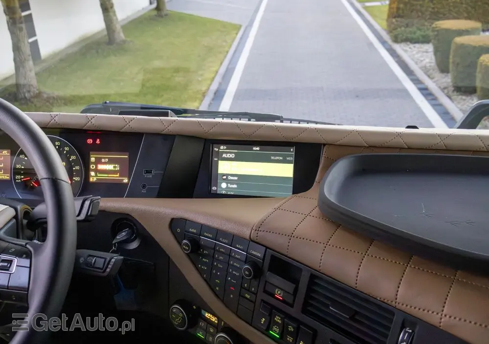 VOLVO VOLVO///FH///500///2018///HDS/// PALFINGER///PK22.001L///PILOT/// ROTATOR///CHWYTAK///OŚ SKRĘTNA/// BADANIE UDT///STAN BARDZO DOBRY/// 