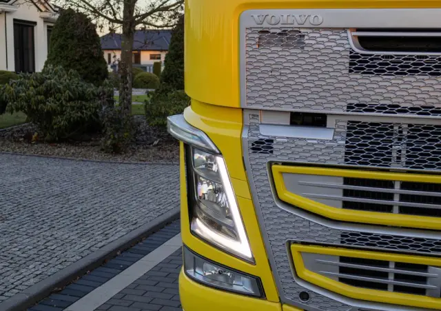 VOLVO VOLVO///FH///500///2018///HDS/// PALFINGER///PK22.001L///PILOT/// ROTATOR///CHWYTAK///OŚ SKRĘTNA/// BADANIE UDT///STAN BARDZO DOBRY/// 