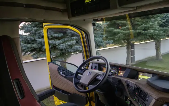 VOLVO VOLVO///FH///500///2018///HDS/// PALFINGER///PK22.001L///PILOT/// ROTATOR///CHWYTAK///OŚ SKRĘTNA/// BADANIE UDT///STAN BARDZO DOBRY/// 