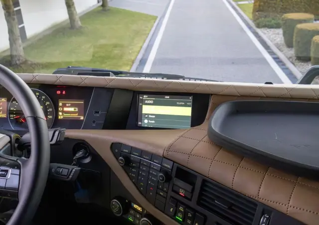 VOLVO VOLVO///FH///500///2018///HDS/// PALFINGER///PK22.001L///PILOT/// ROTATOR///CHWYTAK///OŚ SKRĘTNA/// BADANIE UDT///STAN BARDZO DOBRY/// 