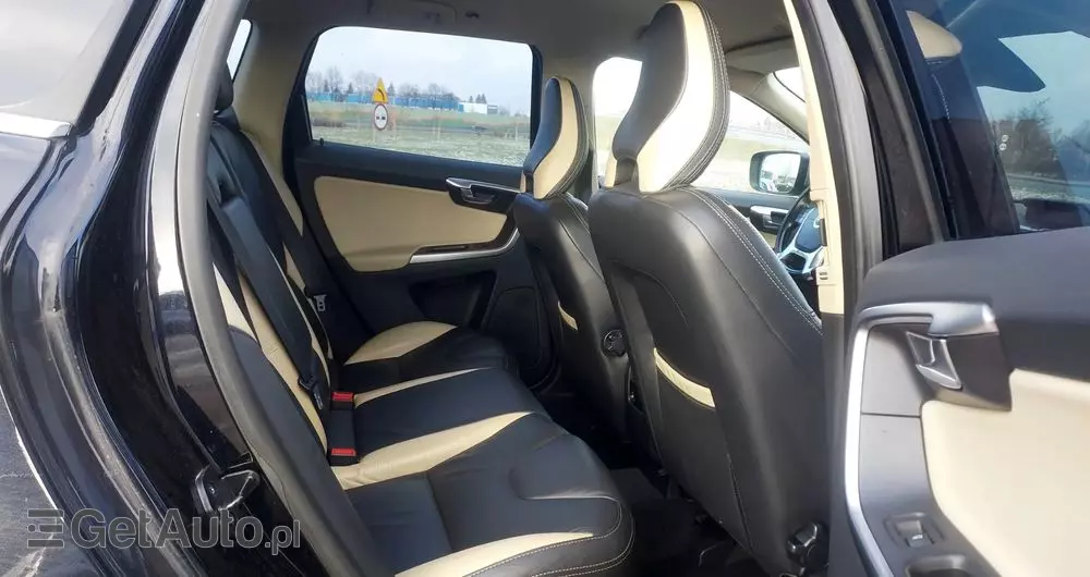 VOLVO XC 60 D3 R-Design