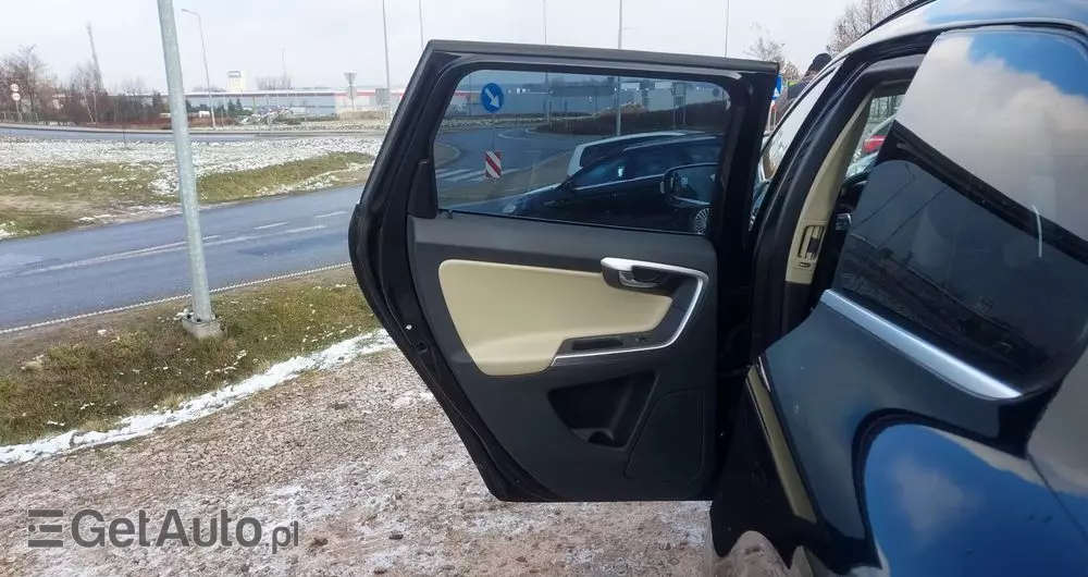 VOLVO XC 60 D3 R-Design